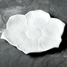 Load image into Gallery viewer, Seasonal Blooms Dinner 10&quot;
